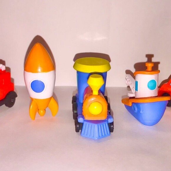 Blippi Figure Set of 14 with 10 Figures and 4 Stickers - Picture 6 of 7